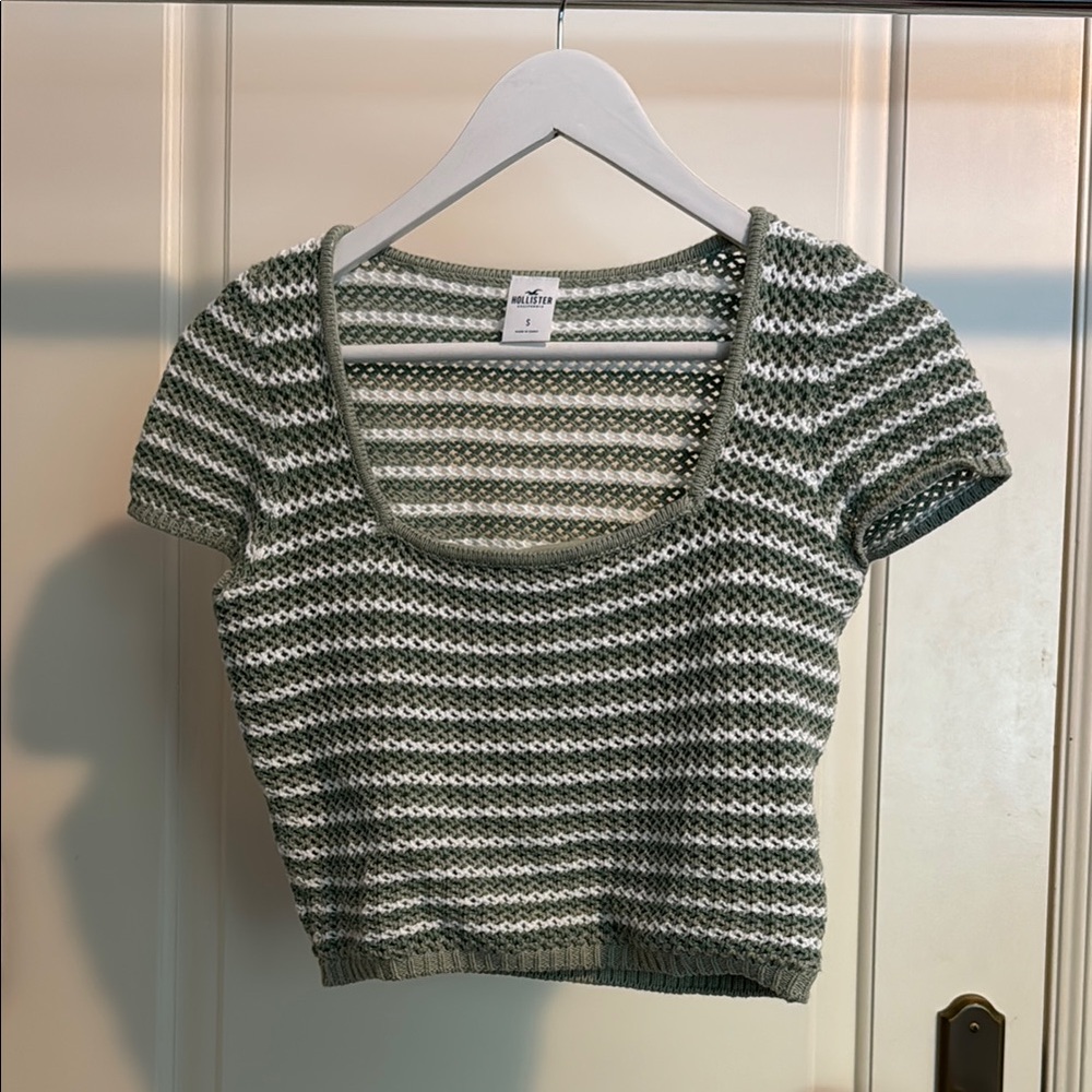 Cute Crochet Green and White w/ Square Neckline Tank Top